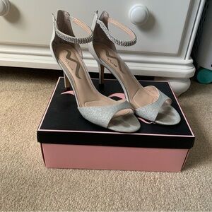 Nina Sparkly Silver Heels 9.5